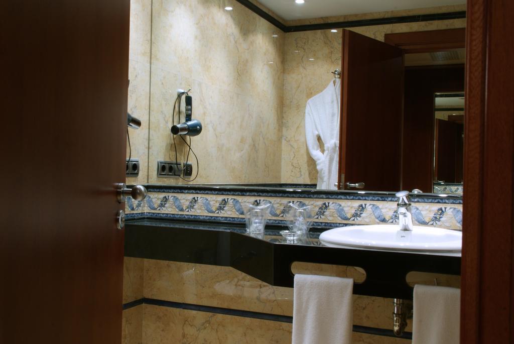 Hotel Amadeus Valladolid Exterior photo